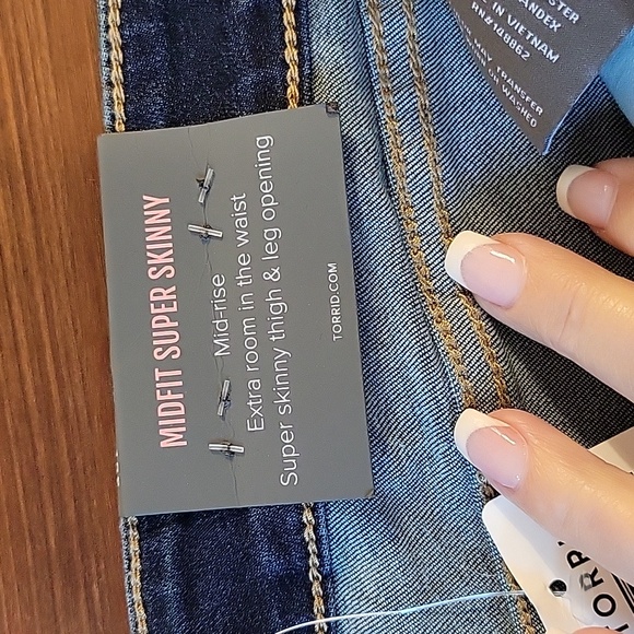 TORRID MIDFIT SUPER SKINNY JEANS - Picture 9 of 9